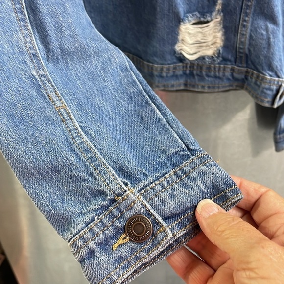 Blu(edit) Beautifully distressed denim jacket women’s size XL western wear - Picture 9 of 9